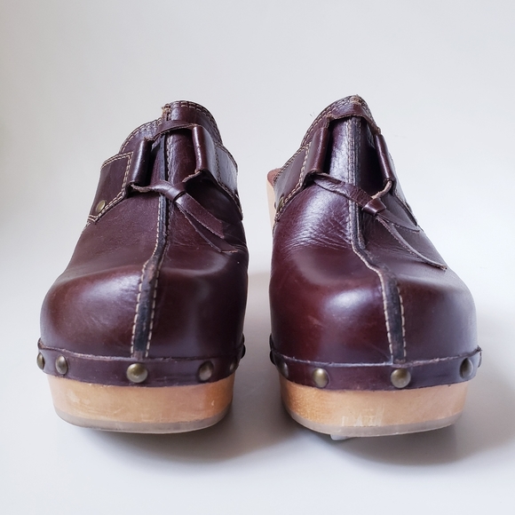 Steve Madden Brown Leather Slip-on Clogs - Picture 6 of 16